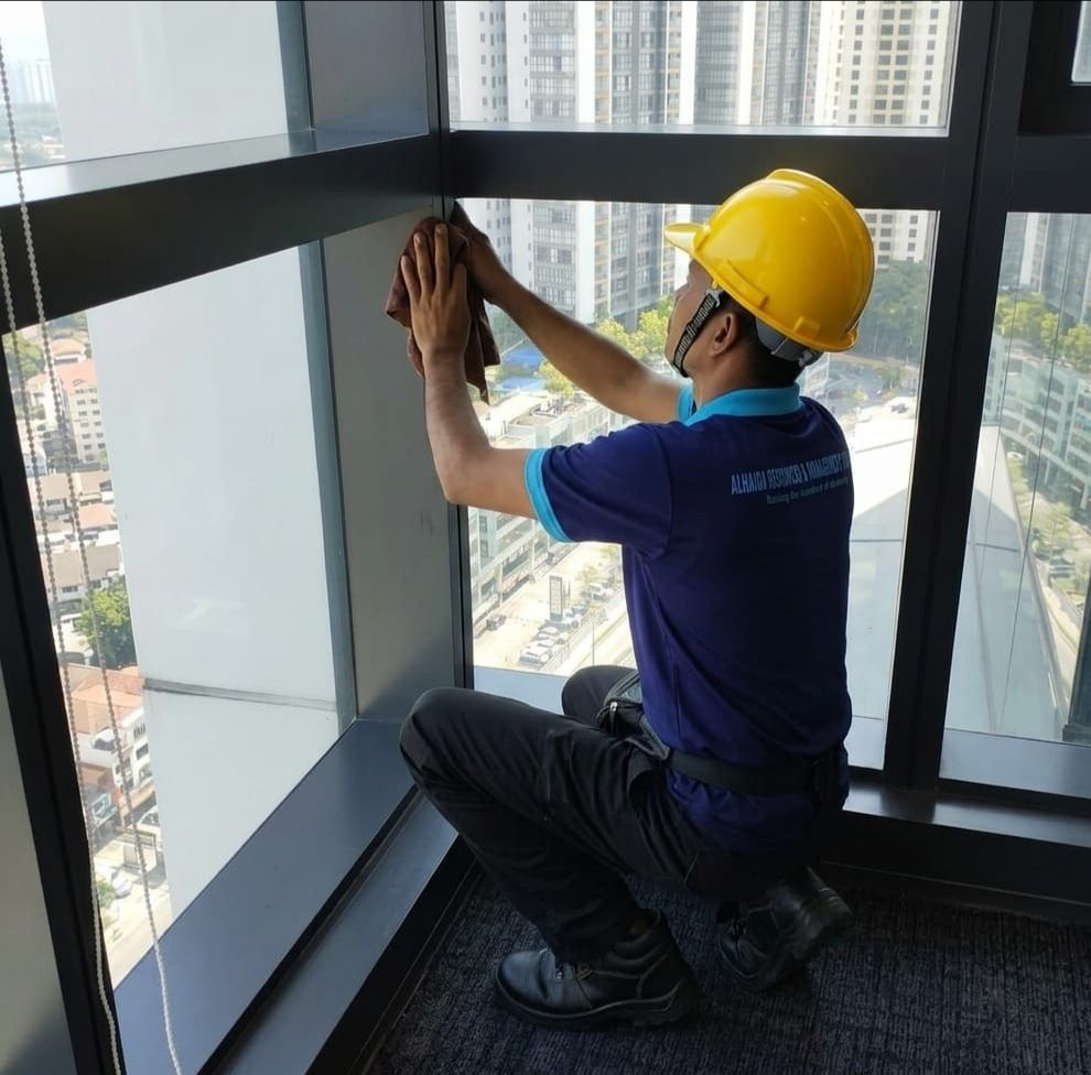 ALHAIDA cleaning team at work
